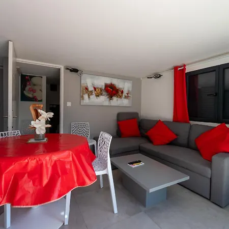 Entiere 14 Couchages Pres De La Les Maures Entre Hyeres Et Le Lavandou 别墅