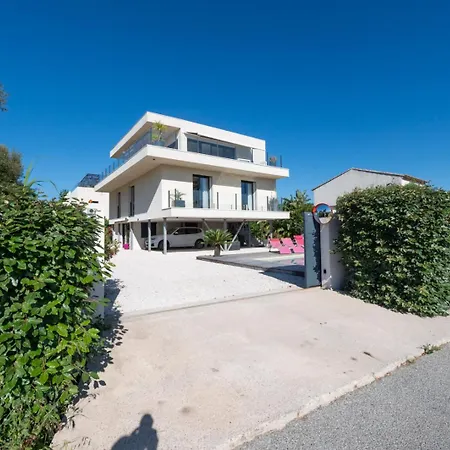 Entiere 14 Couchages Pres De La Les Maures Entre Hyeres Et Le Lavandou 别墅 *